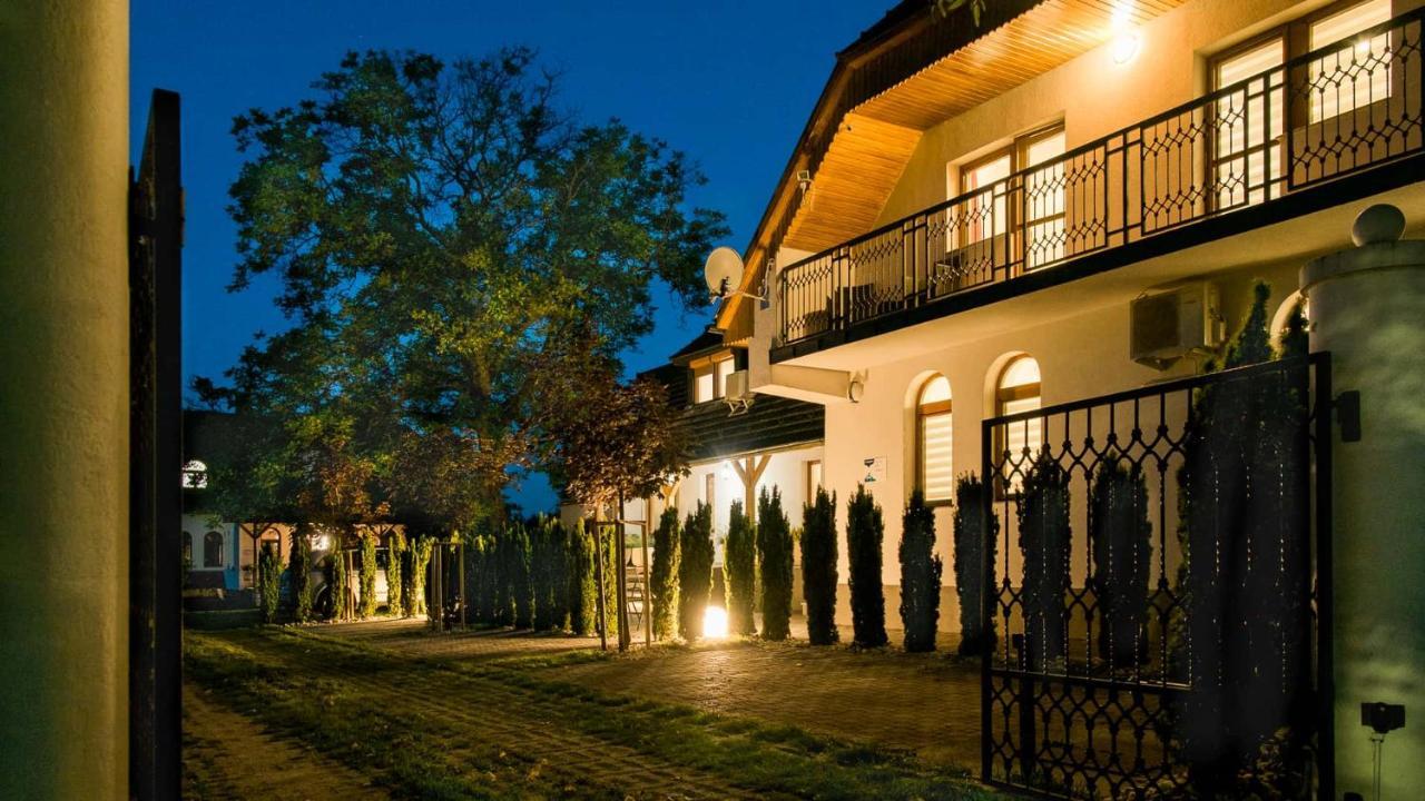 Diofa Apartman ケストヘイ エクステリア 写真
